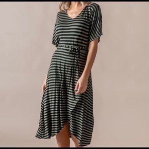 Agnes & Dora Flutter Sleeve Midi Dress